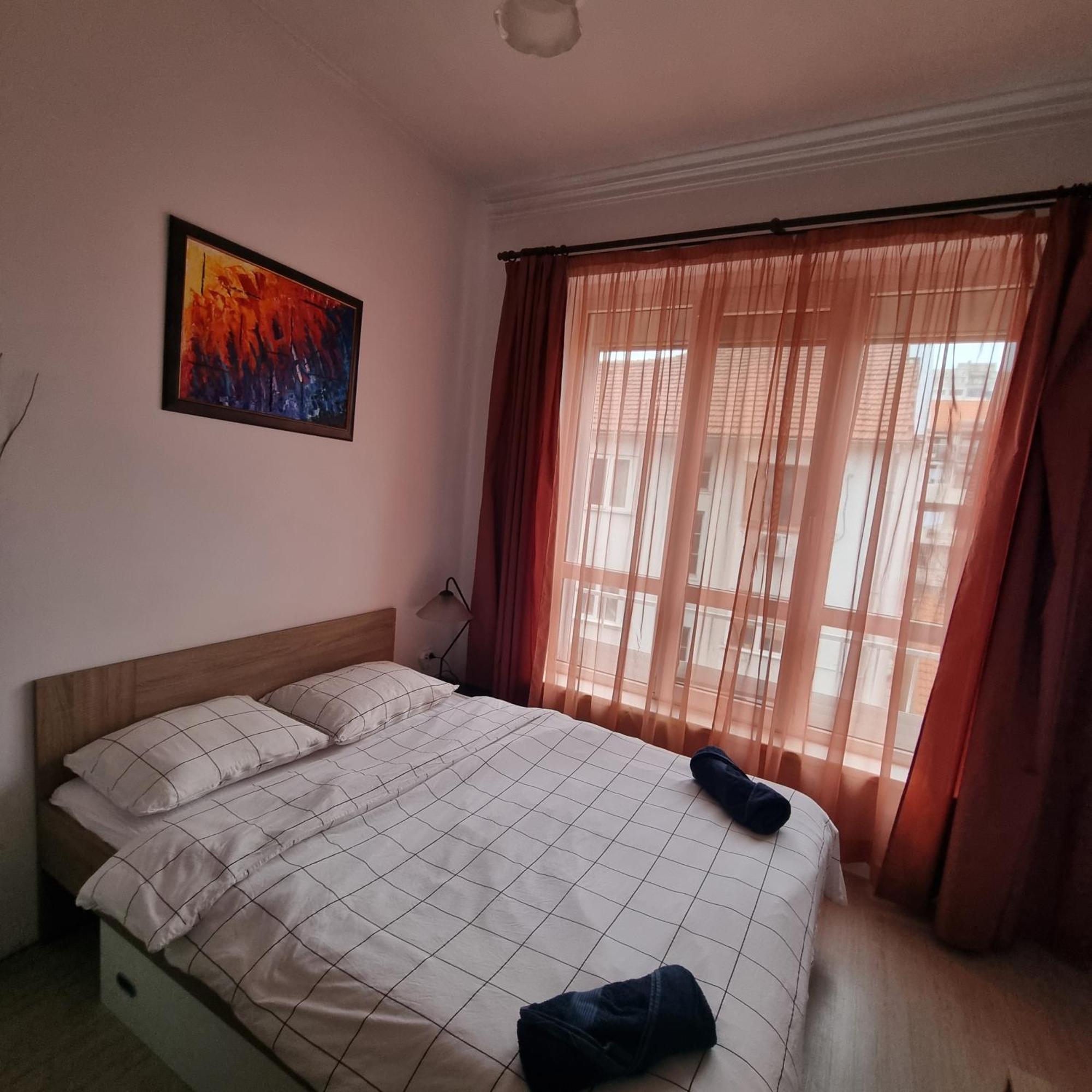 Lovely 1 Bdr In Center Апартамент *