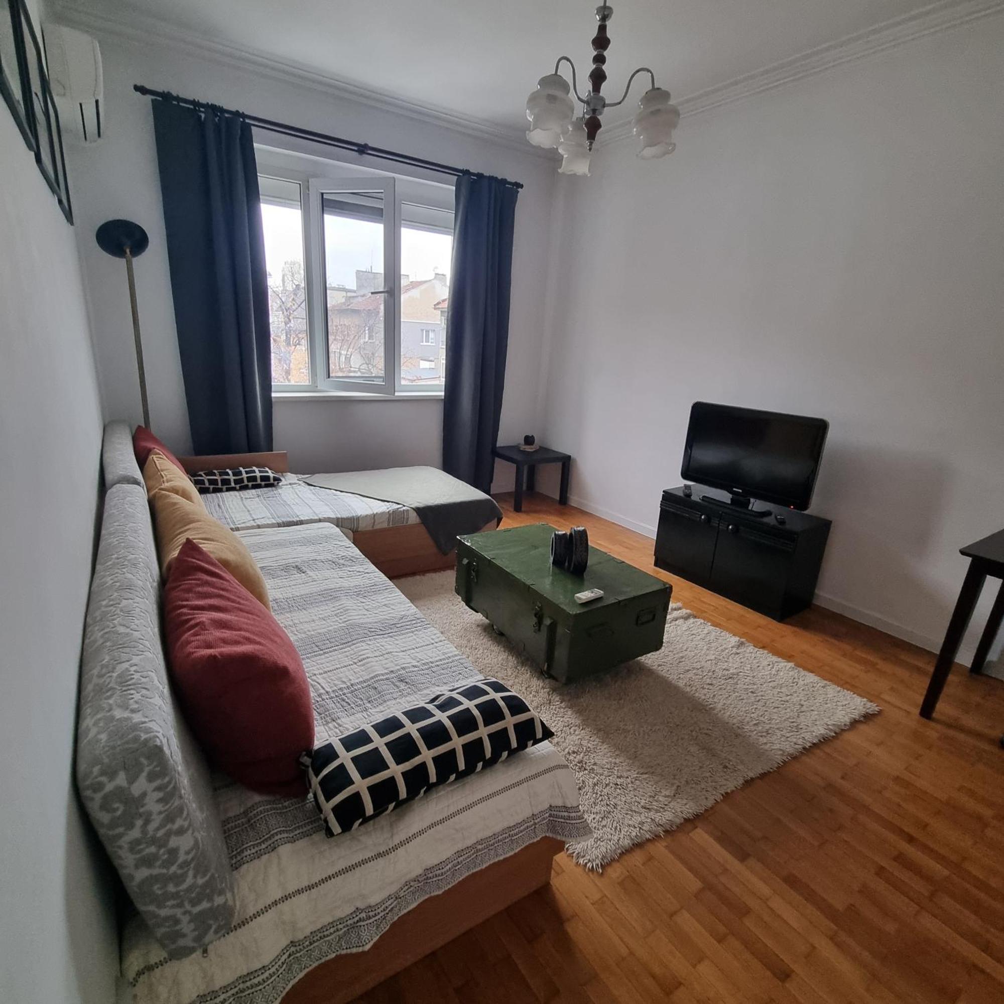 Lovely 1 Bdr In Center Apartment *